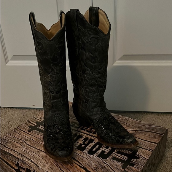 Corral Black Embossed Cowboy Boots - Picture 2 of 5